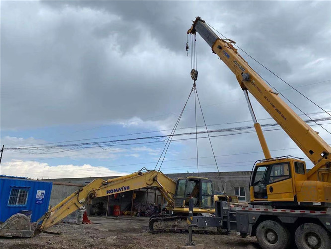 桐城市25吨吊车的工作半径是多少？